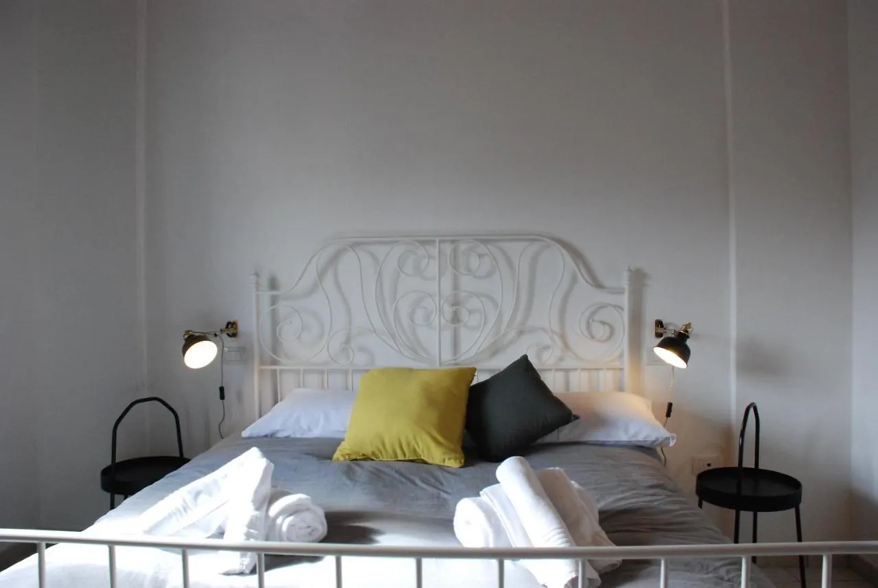 Camere Pula 0*,  Italien